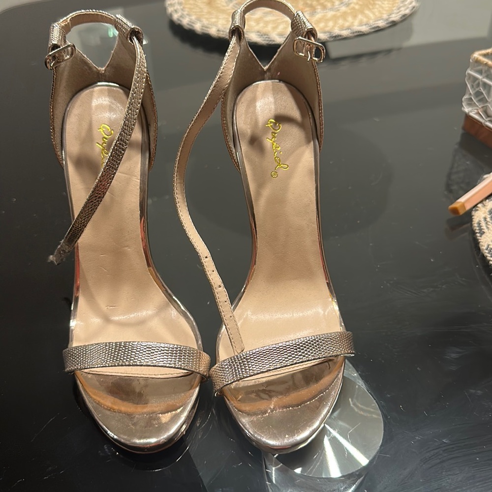 Gold heels size 6 new